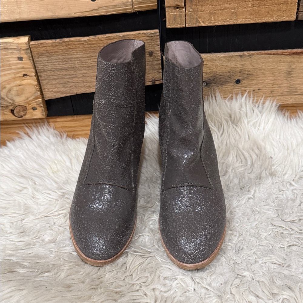 Marc by Marc Jacobs Grey Cracked Leather
Ankle Boots‎ Size 41 EU 10 US